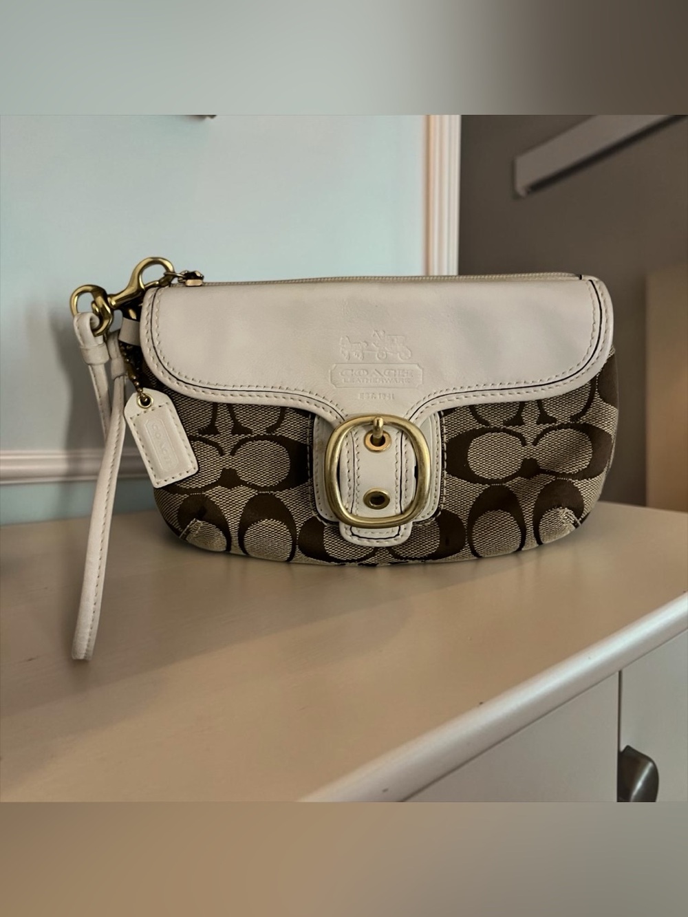 IN BEAUTIFUL CONDITION!COACH VINTAGE Y2K BLEECKER SIGNATURE BUCKLE FLAP WRISTLET